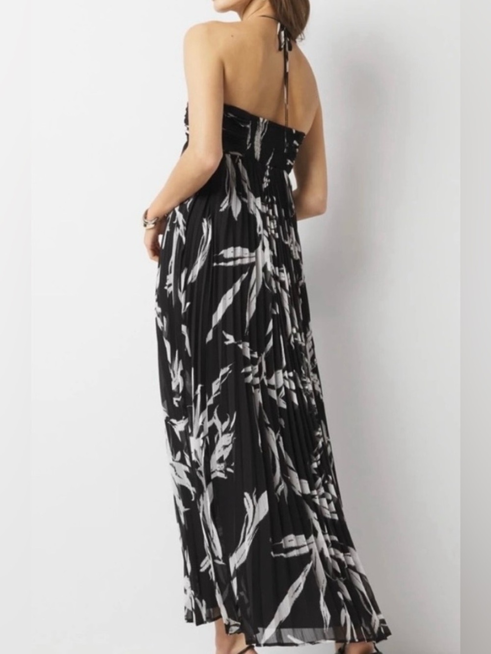 White House Black Market 🆕 Black & White Pleated Halter Maxi Dress size 4 - Picture 2 of 13